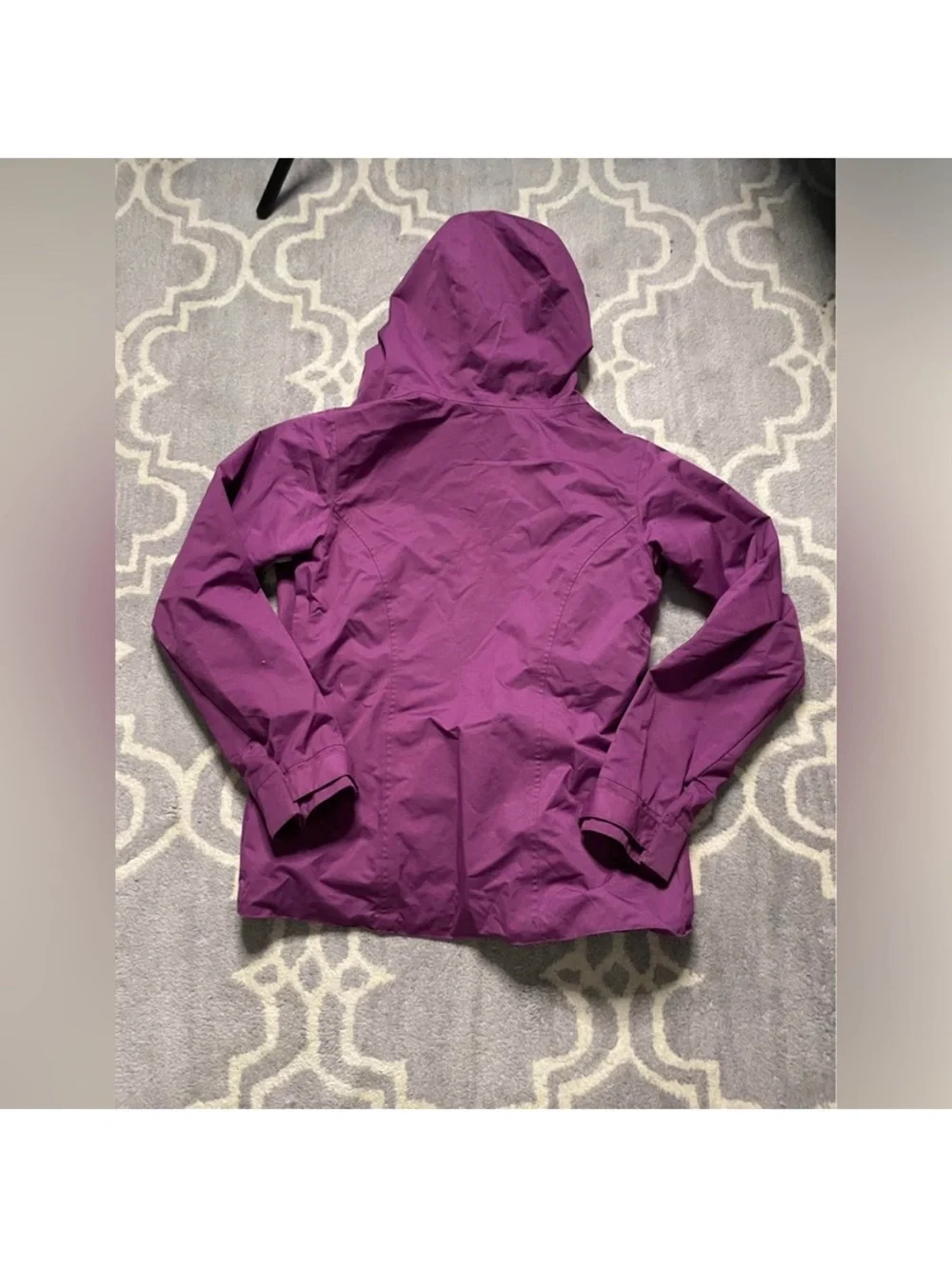 Oakley Plum Hooded Snowboard/Skiing Jacket Size S Regular Fit Women’s
